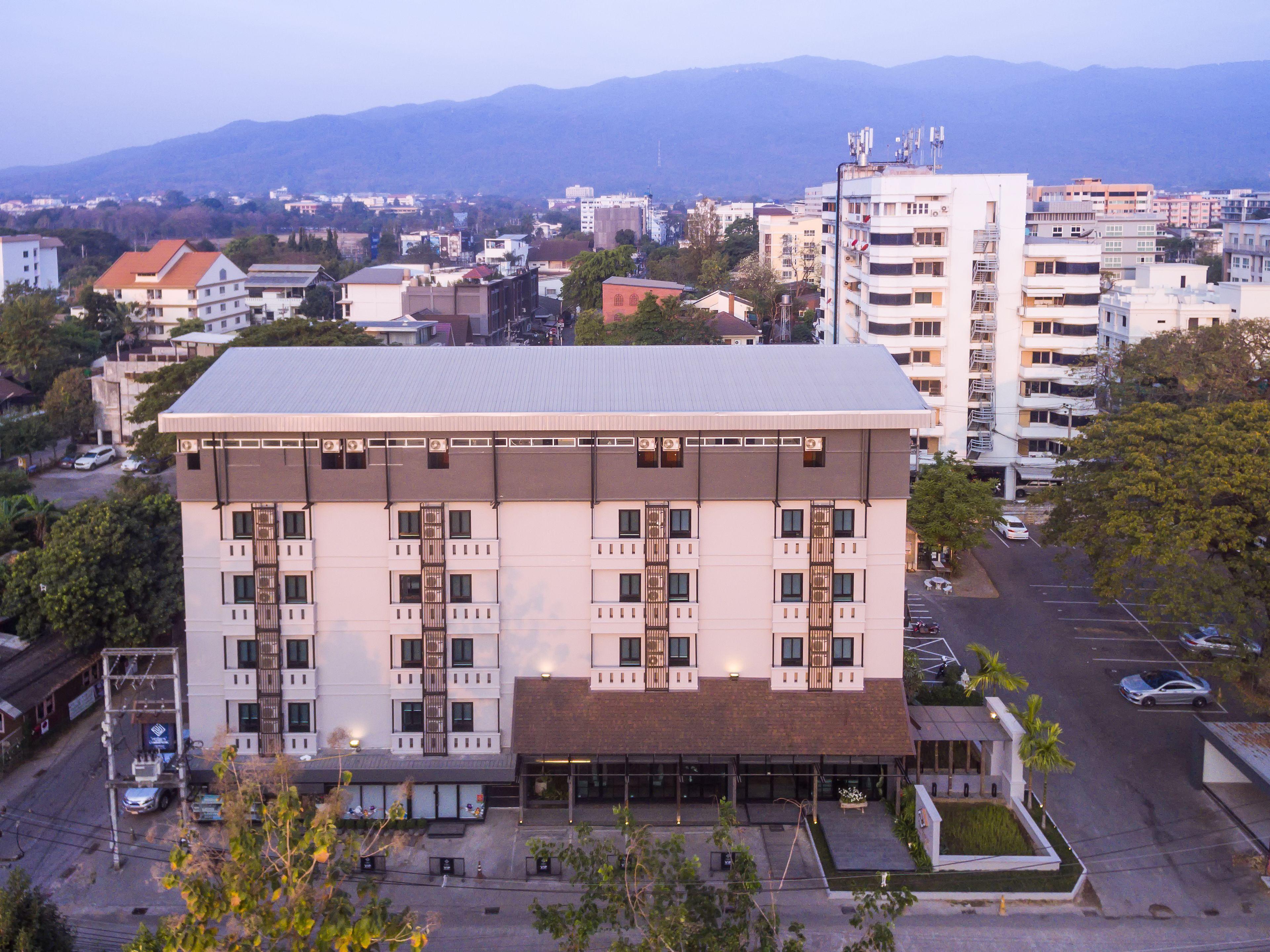 L Nimman — Photos 1